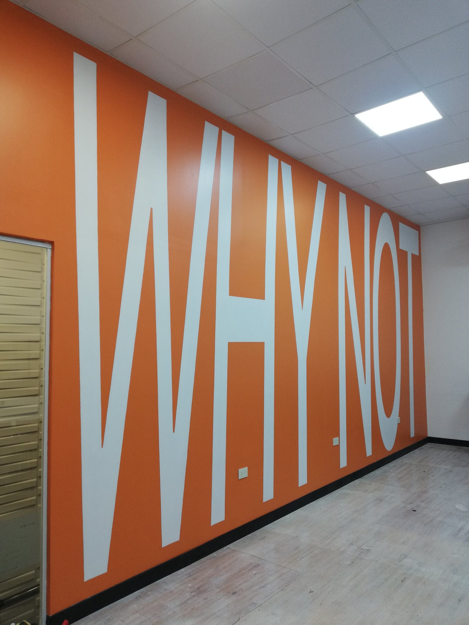 WHY NOT — Mural corporativo