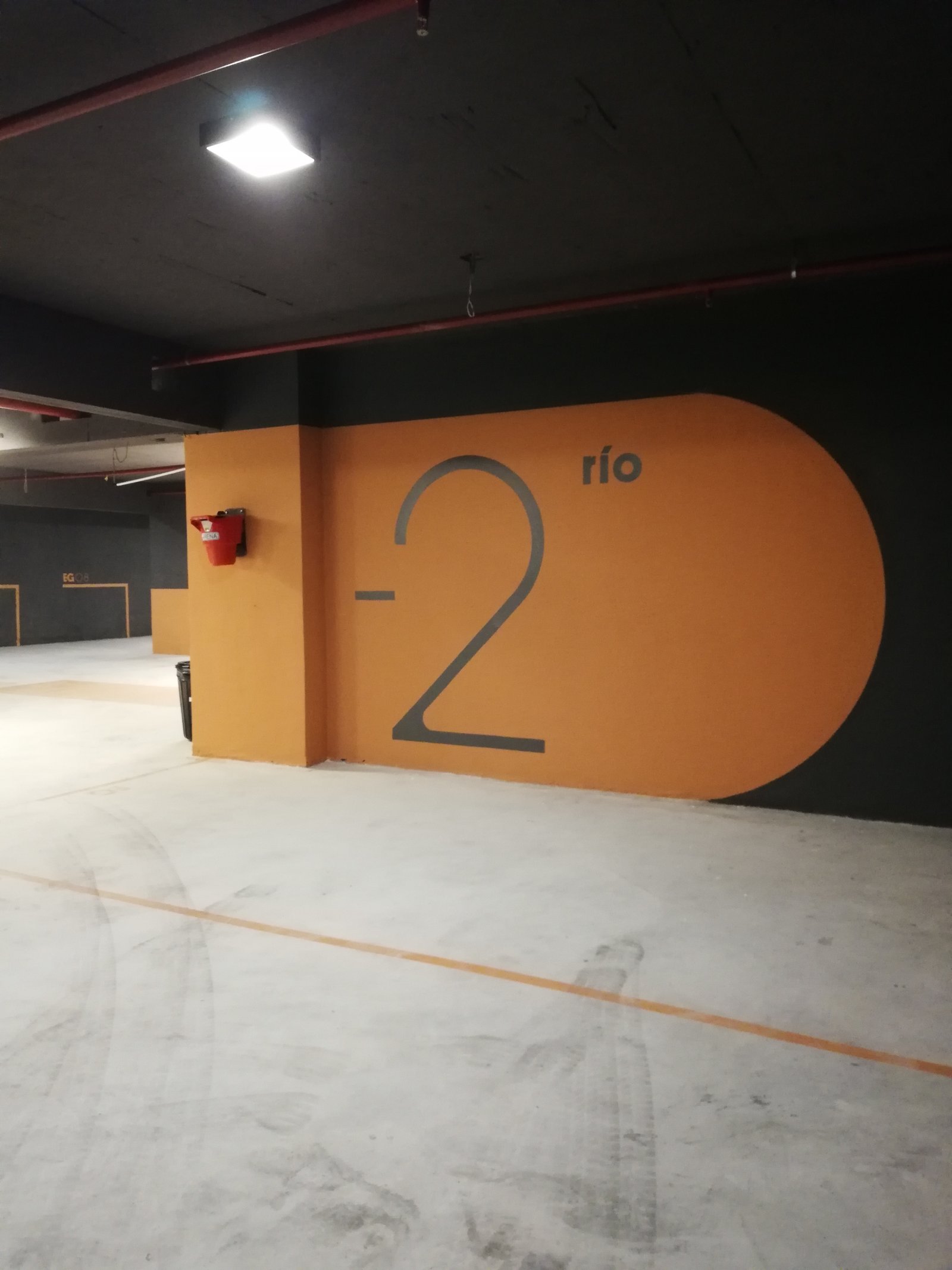 Señalética ambiental pintada a mano
